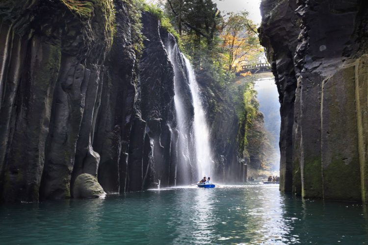 Mit dem Boot durch die Takachiho-Schlucht