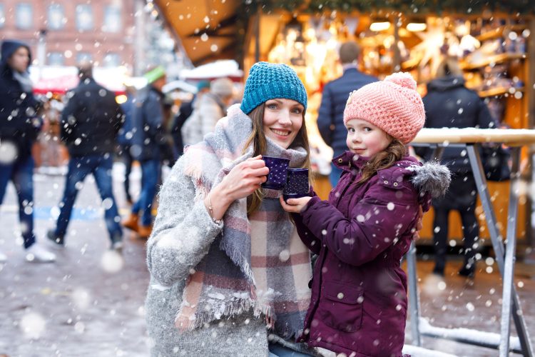 Weihnachtszeit genießen auf dem Weihnachtsmarkt