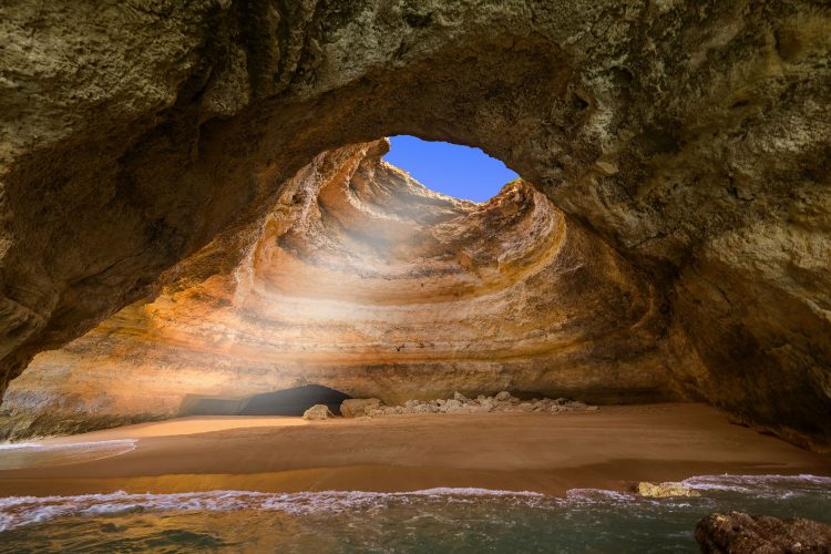 Traumhafte Meerhöhle an der Algarve