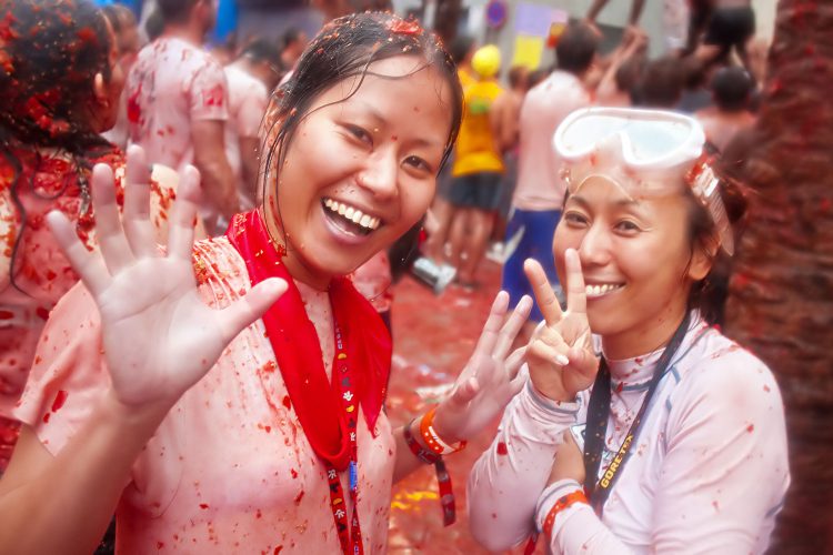 Teilnehmerinnen beim Tomatenfest in Spanien