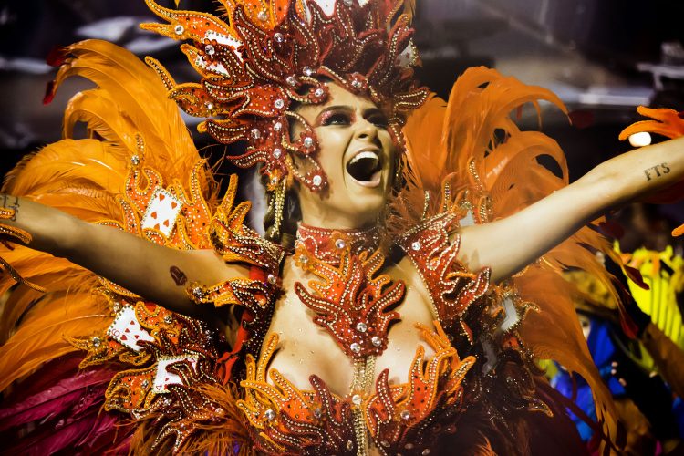 Samba-Tänzerin beim Karneval in Rio