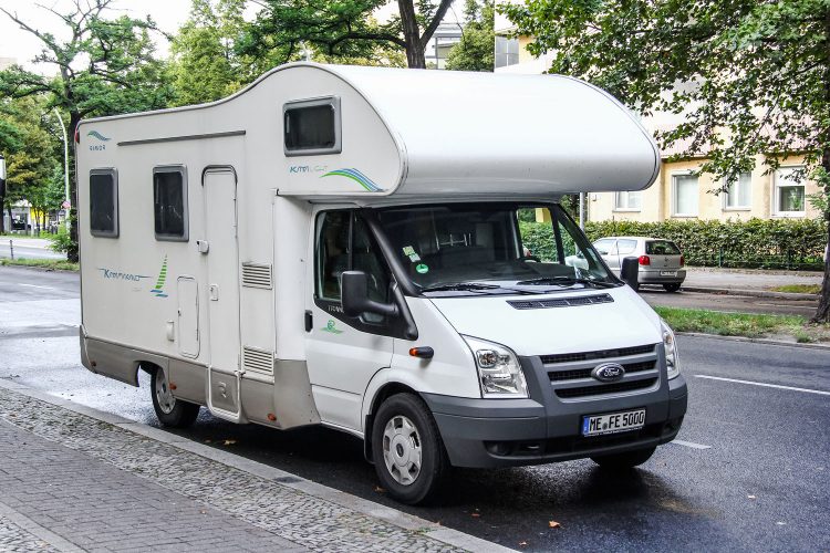 Wohnmobil am Straßenrand abstellen