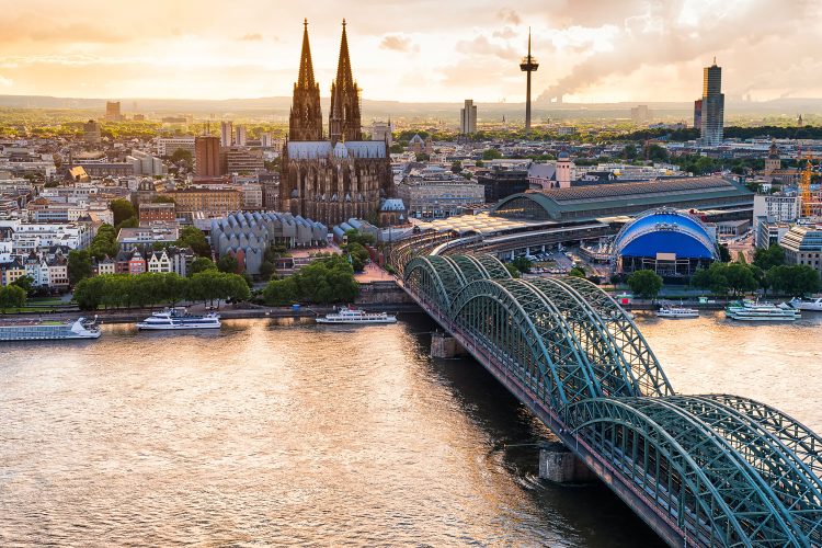 Nicht viel mehr als Dom und Karneval