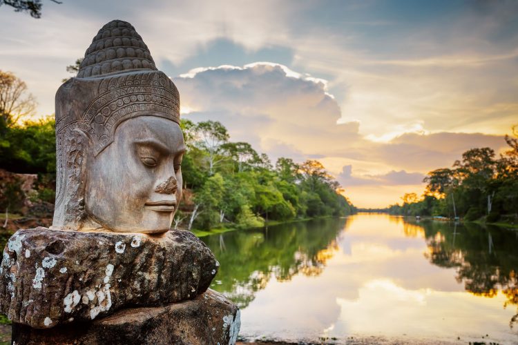 Statue in Angkor Wat