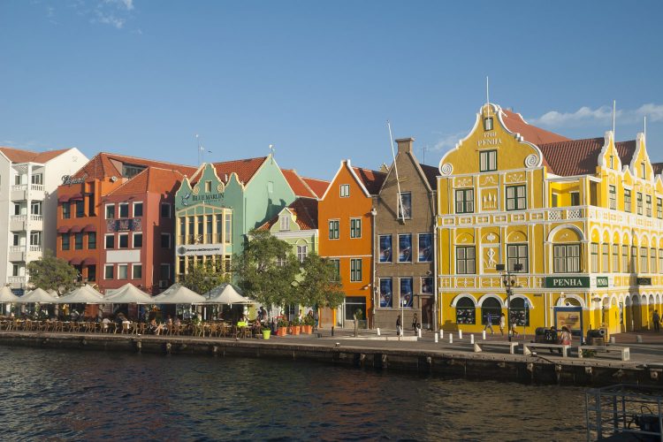 Farbenfrohe Fassaden in Willemstad