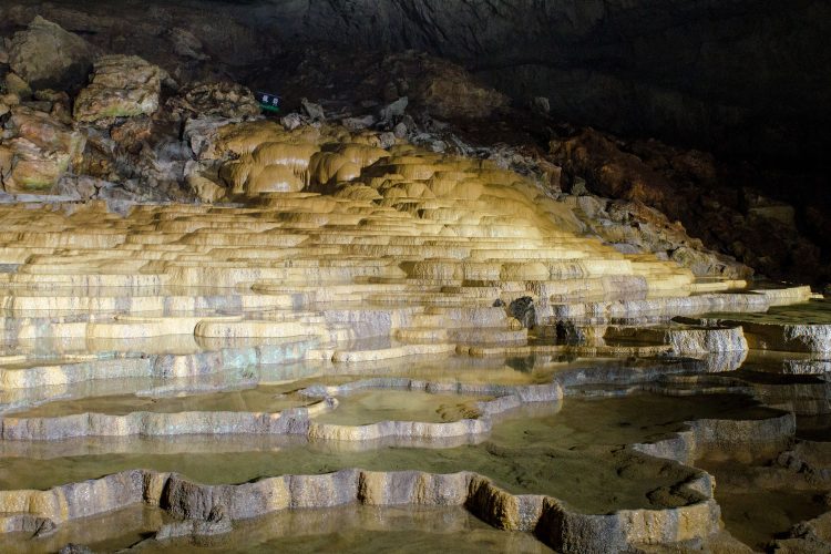 Im Inneren der Akiyoshido-Höhle
