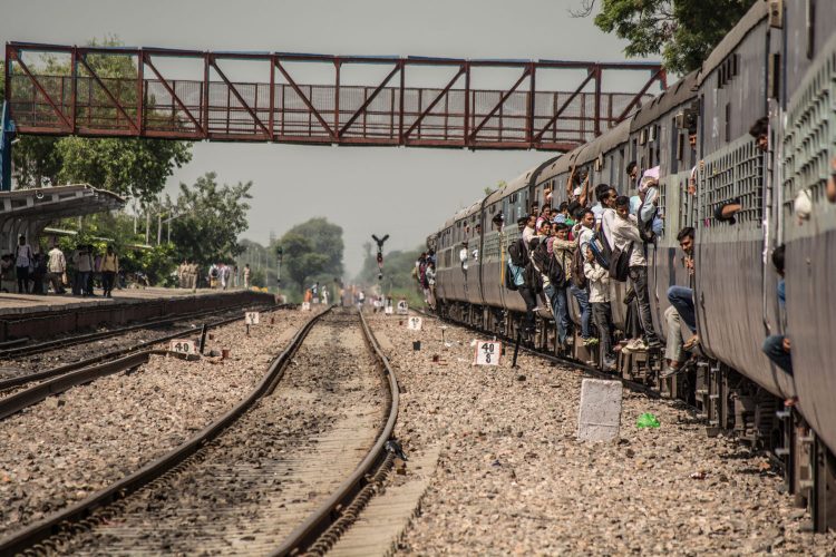 Der Zug ist das wichtigste Transportmittel in Indien 