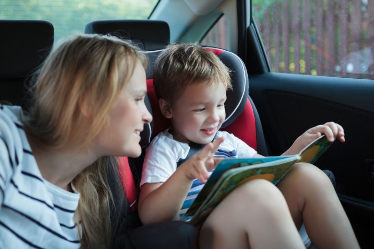 Gesellschaft für die Kleinen im Auto