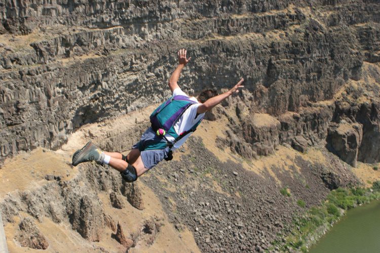 Basejumper von der Perrine Bridge