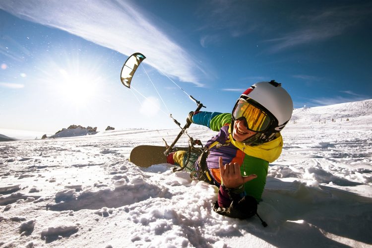 Rasant über den Schnee: Snowkiten