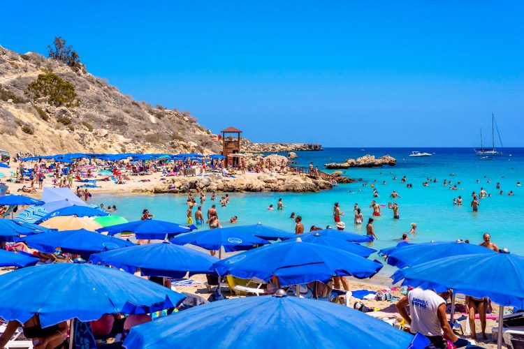 Geldbeutel und Co. sollten am Strand am besten in Alltagsgegenständen versteckt werden..