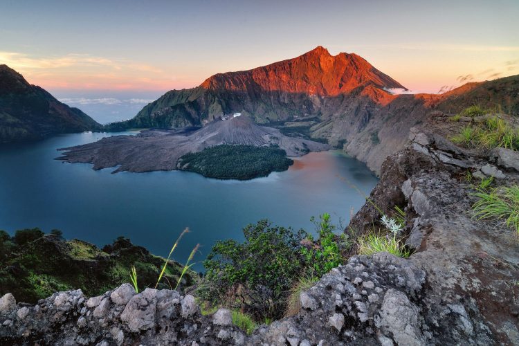 Rinjani bei Sonnenaufgang