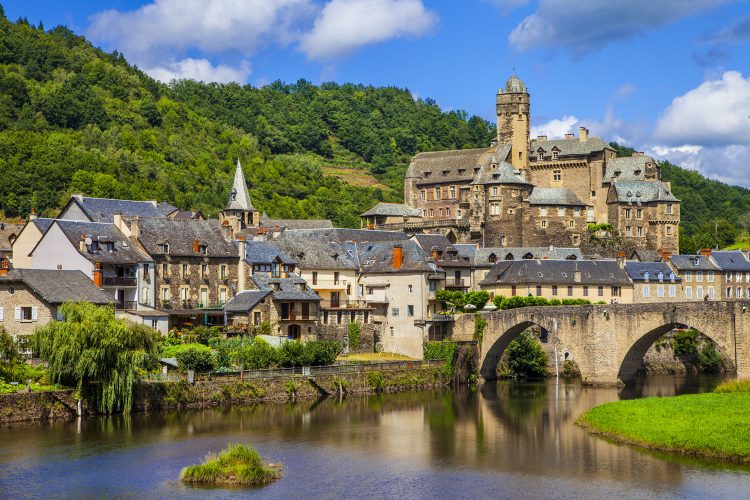 Blick auf die Stadt Estaing