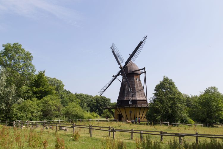 Historische Windmühle im Freilichtmuseum