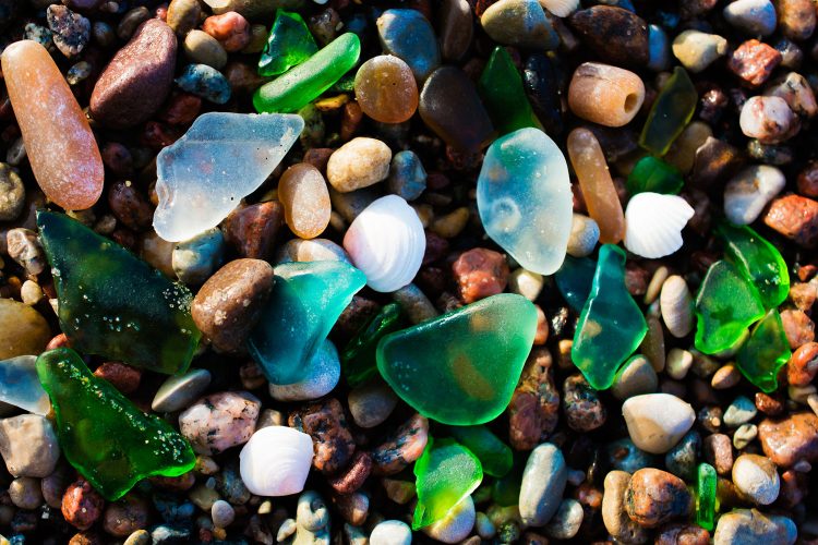 Glas-Steine vom Glass Beach in Kalifornien