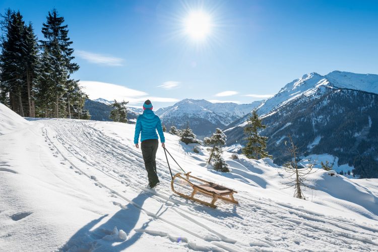 Rodeln ist ein toller Wintersport für Groß und Klein