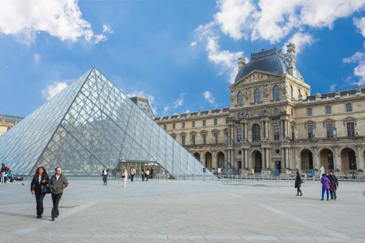 Pyramide des Louvres